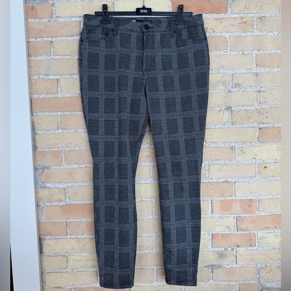 Kut from the Kloth Pant - Picture 1 of 3